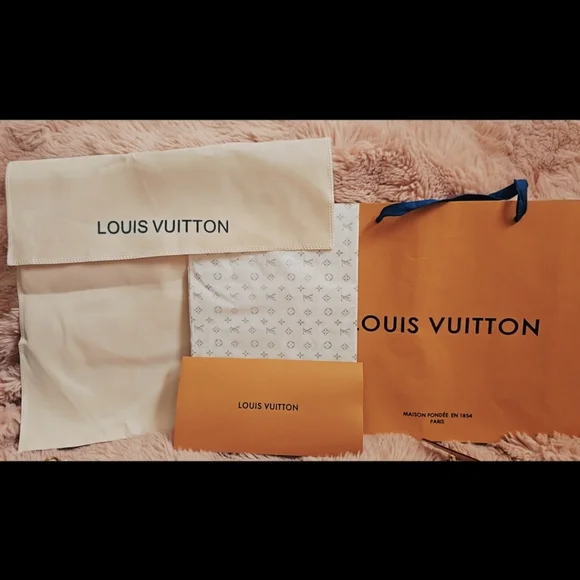 Louis Vuitton Monogram Brown Handbag - Picture 2 of 9